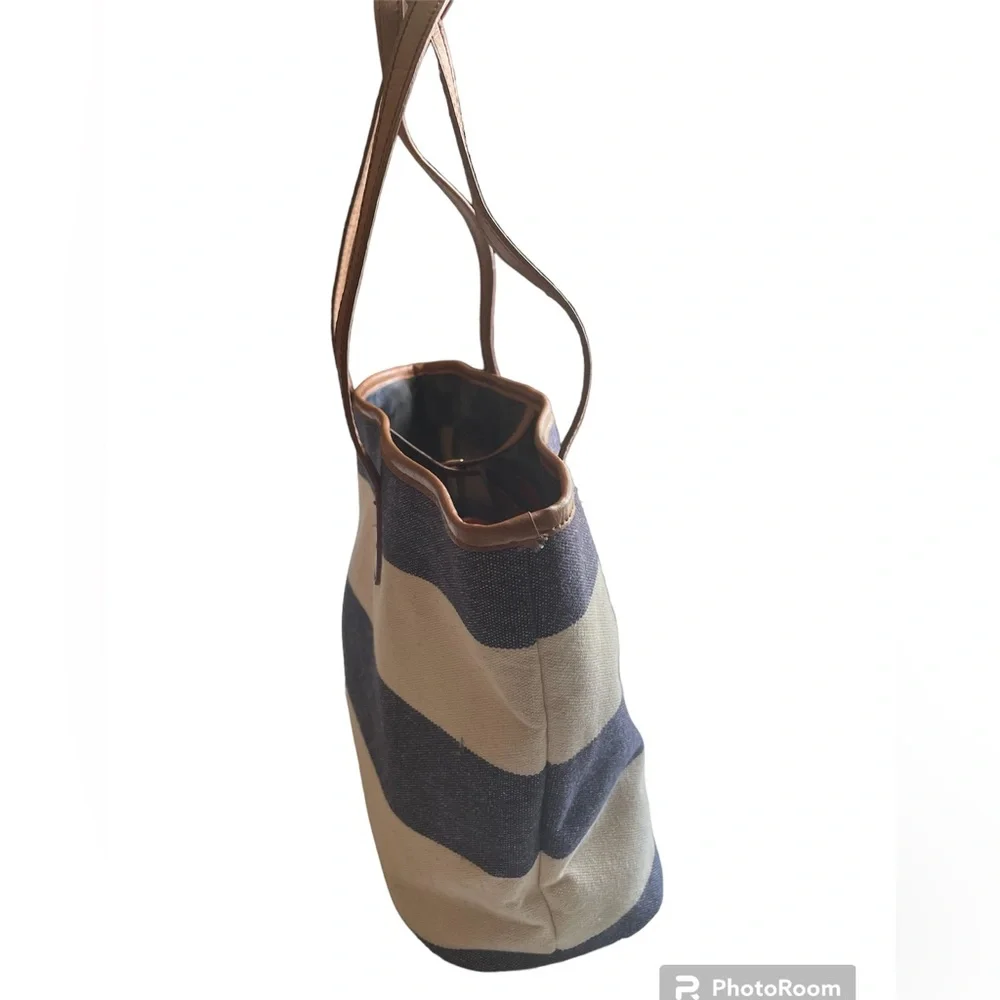 Blue and White Canvas Purse - Picture 5 of 9